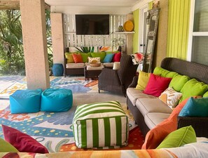 Interior - Charming studio in Tybee Island located on a Tidal Creek with dock access (Tybee Island)