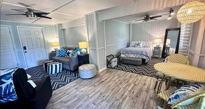 Charming studio in Tybee Island located on a Tidal Creek with dock access