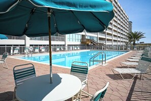 Outdoor pool, a heated pool
