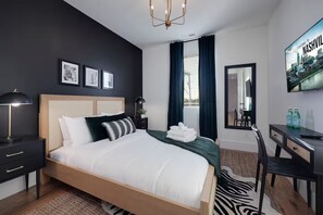 4 habitaciones, tabla de planchar con plancha, internet y ropa de cama 