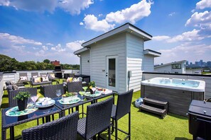 Outdoor dining - The Skyline Escape | City Views | Luxury Group Getaway (Nashville)