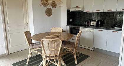 Cosy apartment at the foot of the beach