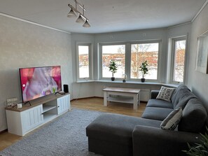 Leilighet – comfort, balkong, kanalutsikt | Oppholdsområde