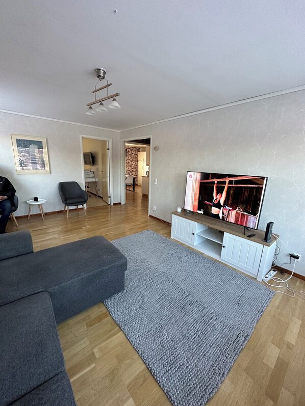 Appartement Confort, balcon, vue sur le canal | 2 chambres, accès au Wi-Fi (inclus)