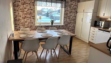 Departamento Confort, balcón, vista al canal | Cocina privada