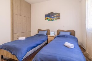 1 sovrum, skrivbord, strykjärn/strykbräda och wi-fi