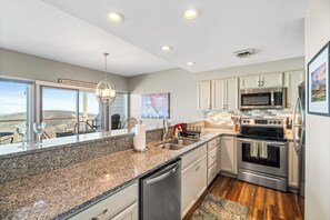 Fridge, microwave, oven, stovetop - Cozy dog- friendly condo that sleeps 6 -with pools and VIEWS, minutes to slopes (Wintergreen Resort)