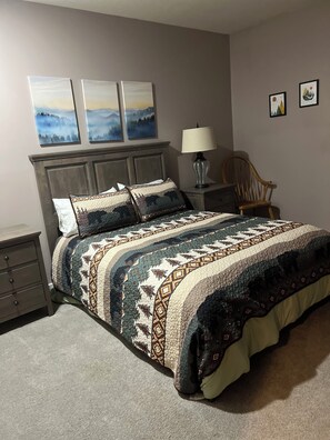 2 bedrooms, travel cot, free WiFi, bed sheets - Cozy dog- friendly condo that sleeps 6 -with pools and VIEWS, minutes to slopes (Wintergreen Resort)