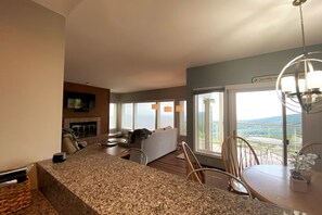 Interior - Cozy dog- friendly condo that sleeps 6 -with pools and VIEWS, minutes to slopes (Wintergreen Resort)