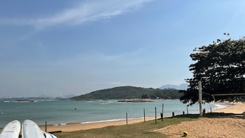 Na praia