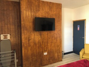 1 chambre, bureau, fer et planche à repasser, Wi-Fi gratuit