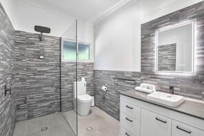 Douche, serviettes fournies