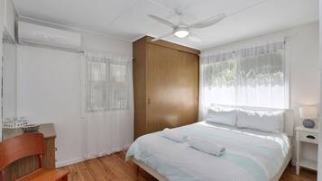 3 bedrooms, bed sheets