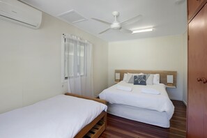 3 bedrooms, bed sheets