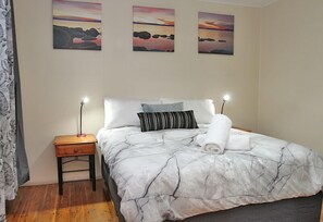 3 bedrooms, bed sheets