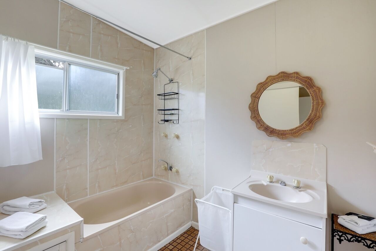 Shower, towels