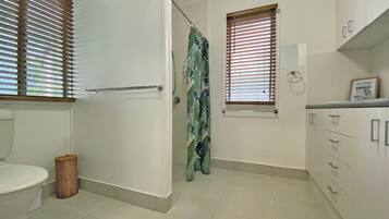 Shower, towels