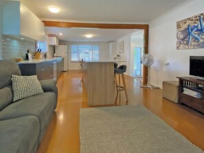 Living area - Renovated two bedroom cottage in the heart of Amity (Amity Point)