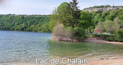 Escapade dans le Jura - calm, nature & conviviality gîte 2 to 10 pers.