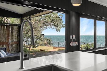 Interior. An Awe-Inspiring Waterfront Retreat
