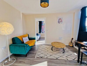 Living area - Lovely & Cozy 2 Bedroom Flat - Manchester City Centre (Salford)