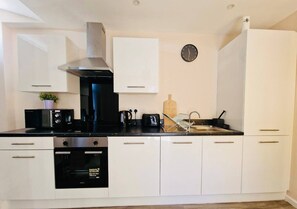 Private kitchen - Lovely & Cozy 2 Bedroom Flat - Manchester City Centre (Salford)