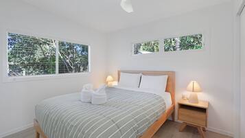 3 bedrooms, bed sheets