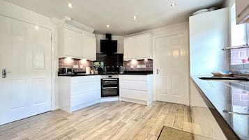 Cottage | Dapur pribadi | Peralatan masak/sendok-piring