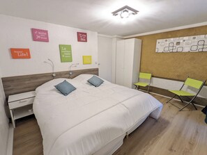 3 bedrooms, iron/ironing board, travel crib, free WiFi - Gite 6 p, swimming pool and countryside, in Albi under the Tarn sun (Carlus)