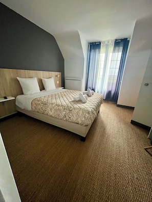 家庭客房 | 書桌、筆電工作空間、免費無線上網、床單