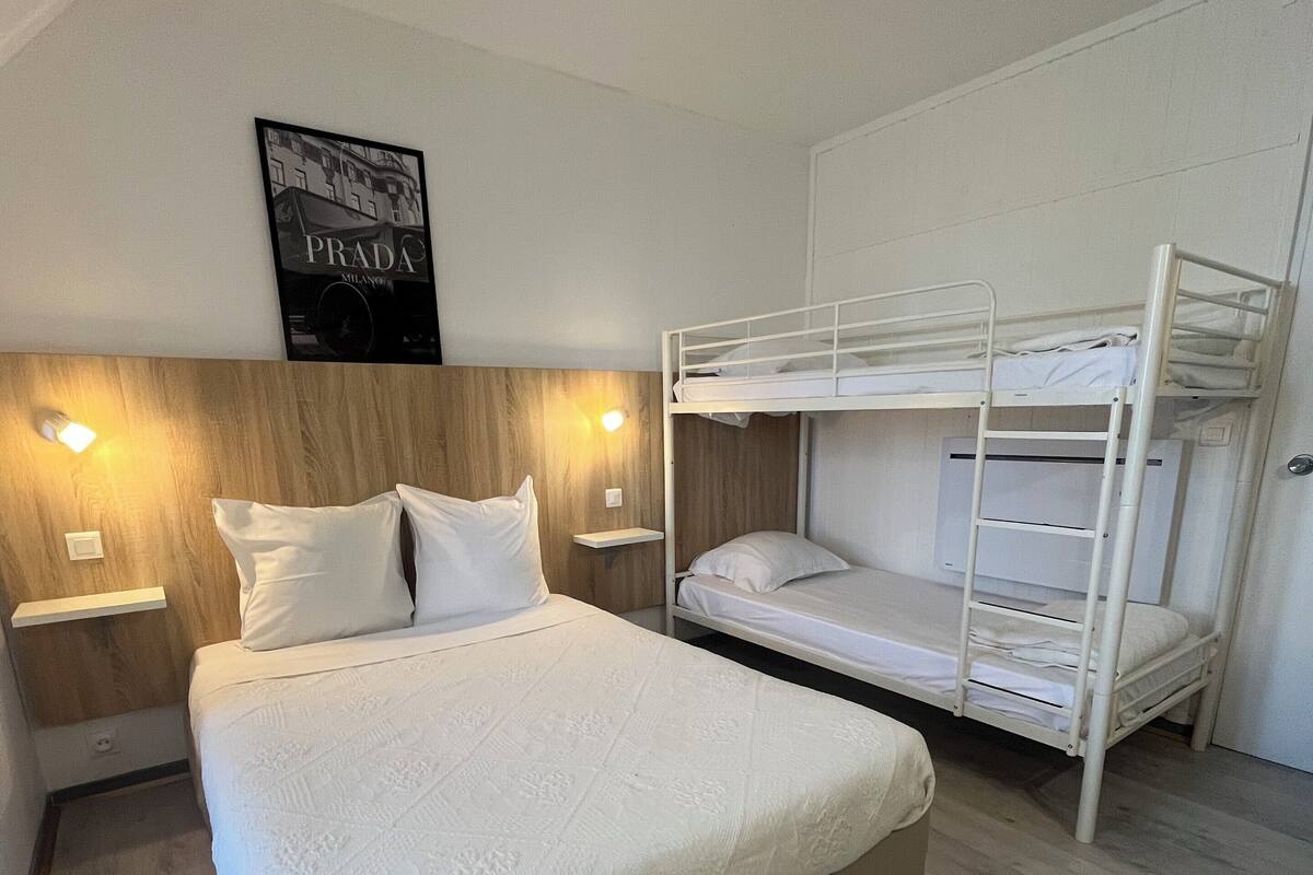 Quadruple Room | Desk, laptop workspace, free WiFi, bed sheets