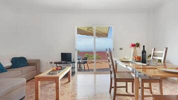 Apartment, 2 Bedrooms, Smoking, Balcony | Living room