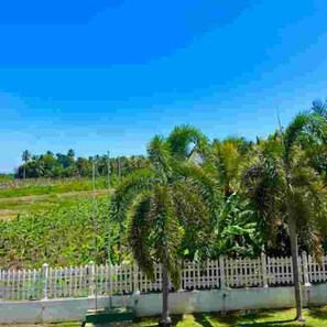 Luxury Double Room, Balcony | Bathroom | Shower, towels, soap, toilet paper - Kamatha Hotel & Restaurant (Ambalantota)