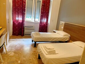 Classic Double Room | In-room safe, desk, iron/ironing board, free WiFi - hotel bissi (Milan)