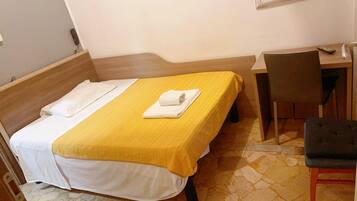 Classic Double Room | In-room safe, desk, iron/ironing board, free WiFi