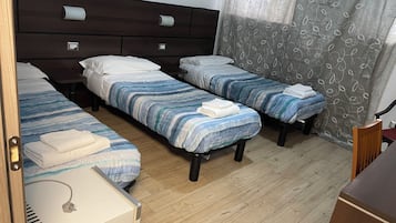 Peti besi dalam bilik, meja, seterika/papan seterika, Wi-fi percuma