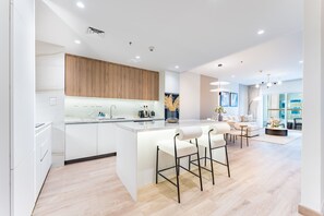 Interior - Renovated 1BR with Partial Sea and City Views Near Beach, Elite Residence (Dubai)