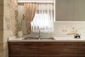 Interior - Mareu Stonehouse in the Cretan countryside (Stironas)