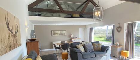 TV connectée, lecteur de DVD, livres