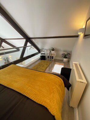 2 habitaciones, tabla de planchar con plancha y cuna de viaje 