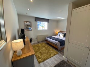 2 bedrooms, iron/ironing board, travel cot, free WiFi