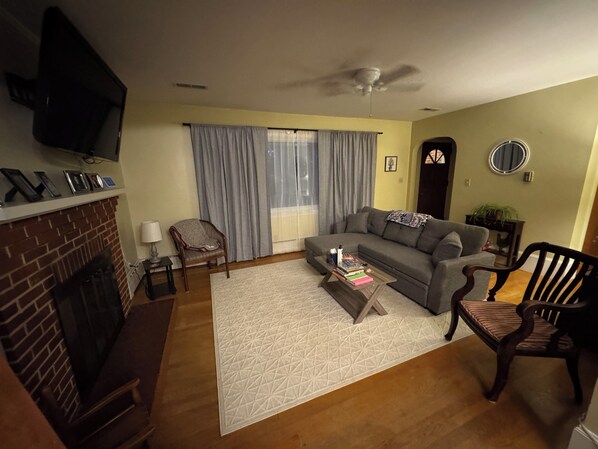 Living area - Charming 3-bedroom house in Christiansburg (Christiansburg)