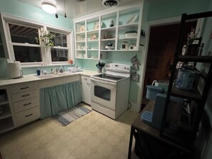 Private kitchen - Charming 3-bedroom house in Christiansburg (Christiansburg)