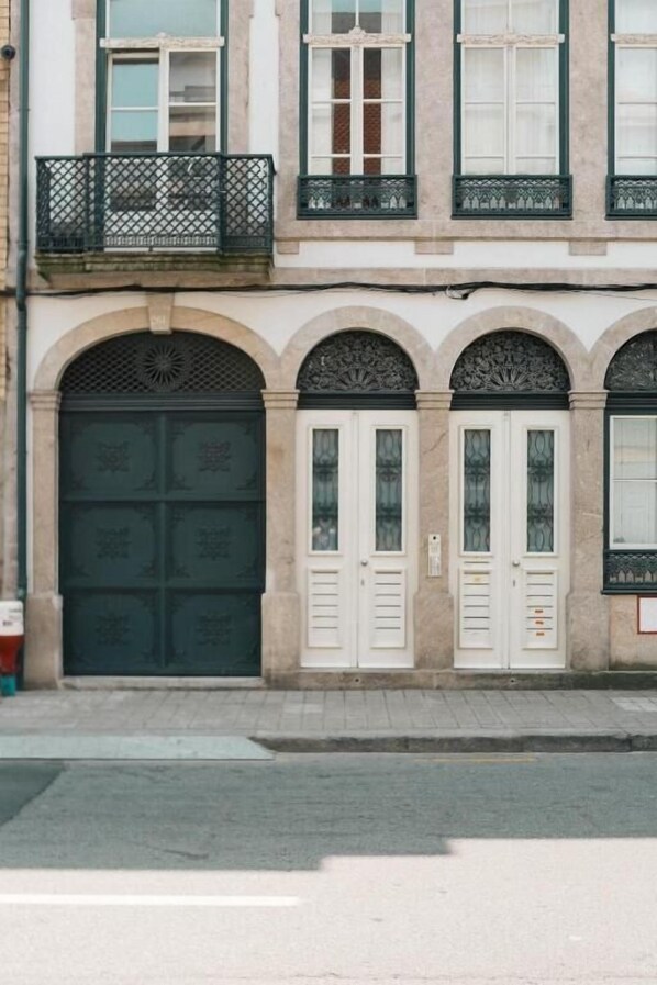 Front of property - Topázio Apartment by Porto Stories (Porto)