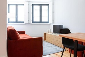 Signature Apartment, City View | Living area