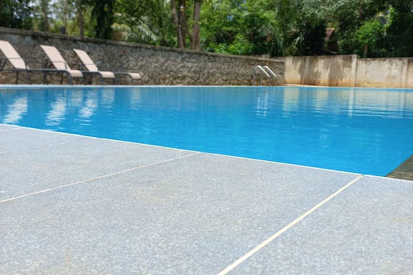 Kolam renang terbuka