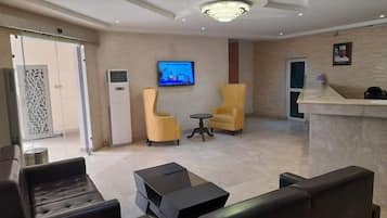 Coin salon dans le hall