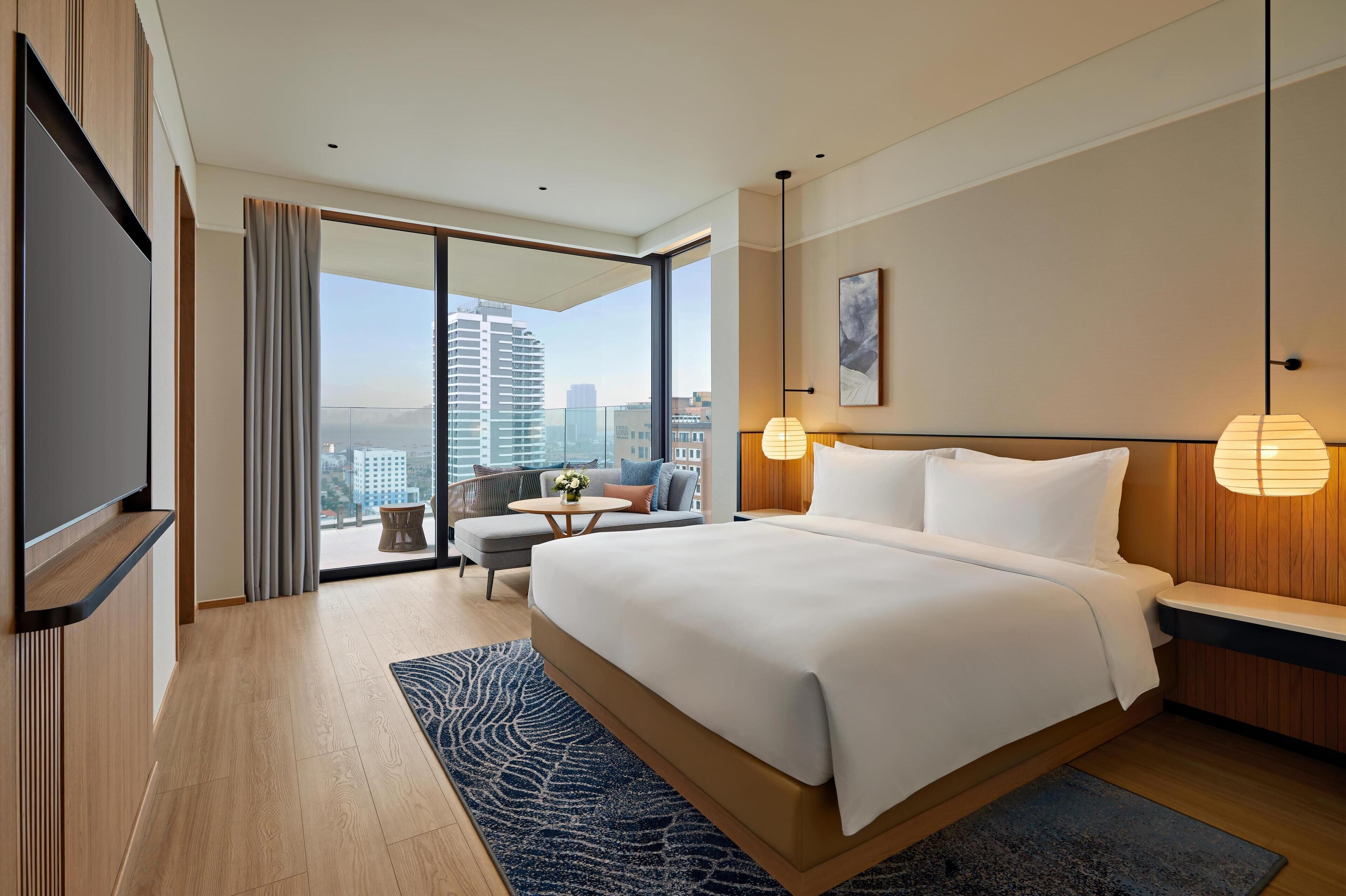 Suite, 1 King Bed | In-room safe, desk, laptop workspace, blackout curtains