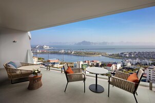 Suite, 1 King Bed | Terrace/patio