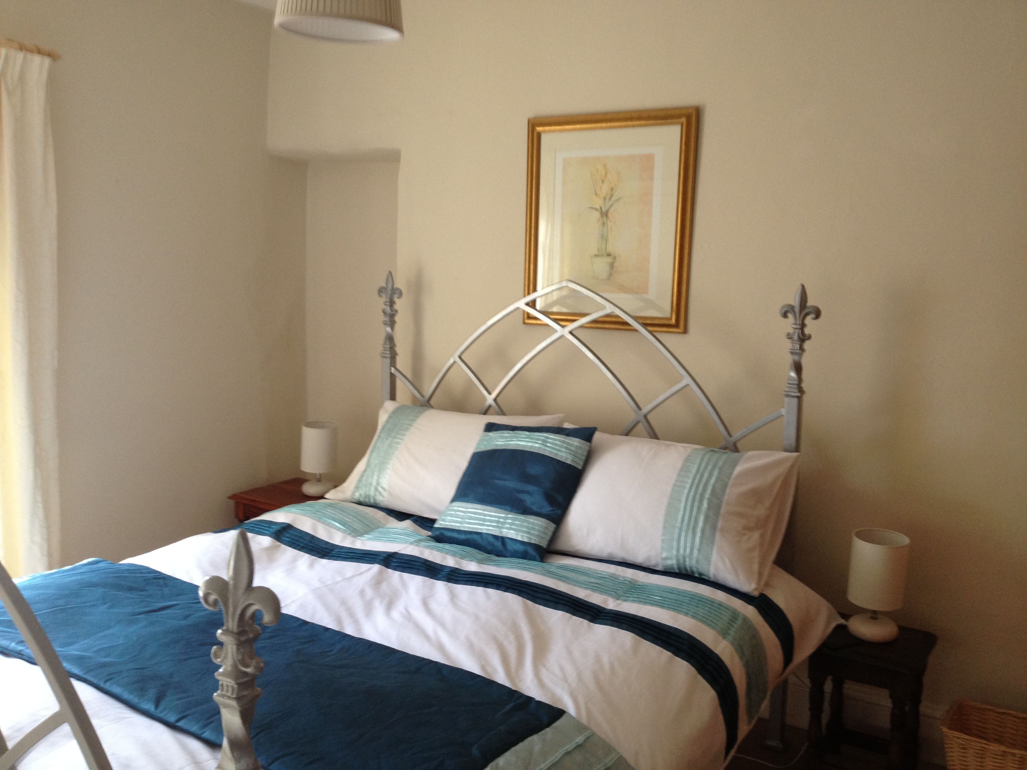 5 soverom, strykejern/-brett, wi-fi (mot et tillegg) og sengetøy